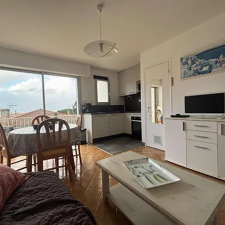 T3 Avec Terrasse Et Parking à Royan - Fr-1-494-223