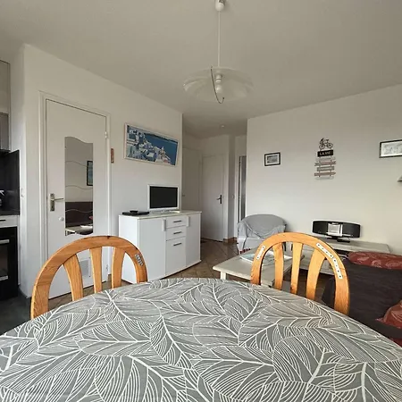 Appartement T3 Avec Terrasse Et Parking à Royan - Fr-1-494-223 *