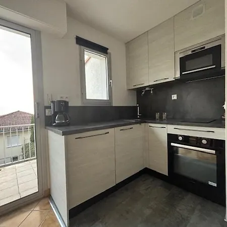 Apartamento T3 Avec Terrasse Et Parking à - Fr-1-494-223 *