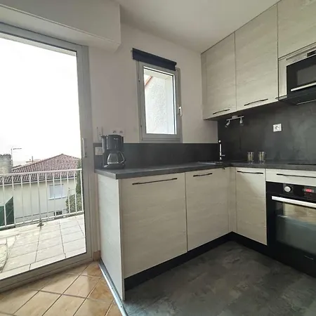 Appartement T3 Avec Terrasse Et Parking à Royan - Fr-1-494-223
