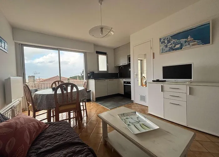 T3 Avec Terrasse Et Parking à Royan - Fr-1-494-223