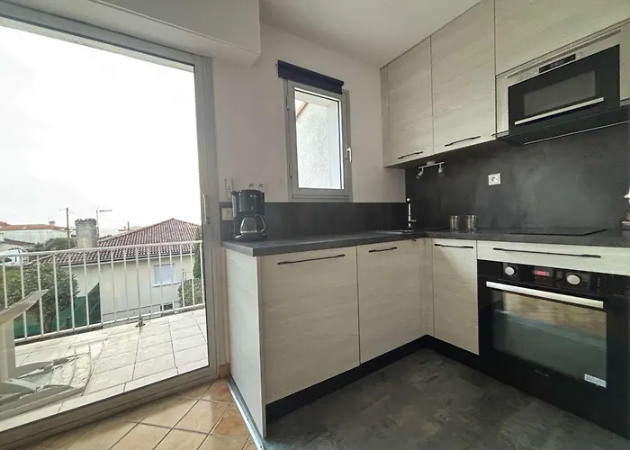 Apartamento T3 Avec Terrasse Et Parking à Royan - Fr-1-494-223